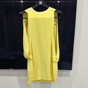 Yellow Cold Shoulder Sheath Dress OHNE TITEl